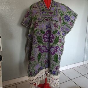 Vintage Womens Woven Floral Poncho Tapestry Flower Cape Pullover Boho 75" Purple